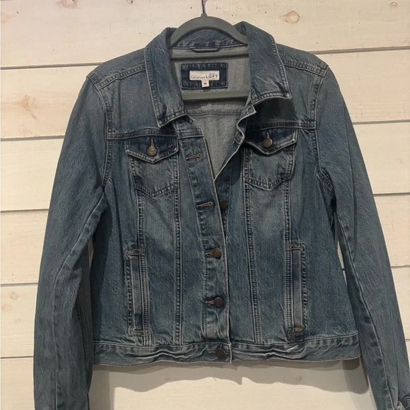 LOFT Classic Denim Jean Jacket in size medium. Great condition! - Picture 11 of 12